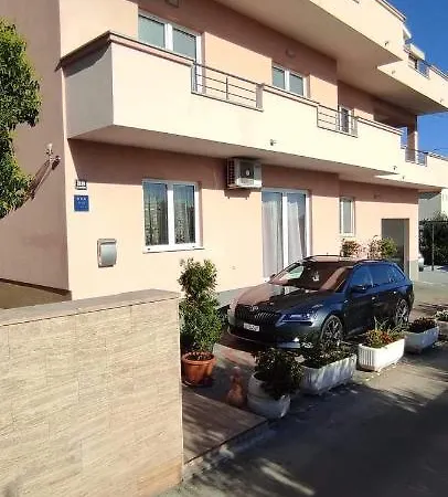Brecic 1 Апартаменти